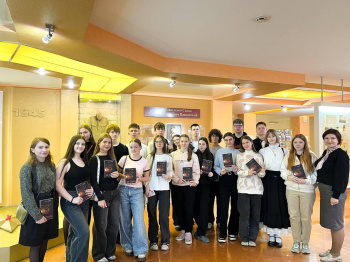 На «Амурстали» вновь принимали школьников: в музее трудовой славы побывали десятиклассники гимназии № 9.